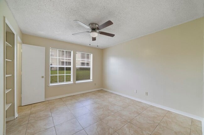 Building Photo - 6190 Westgate Dr