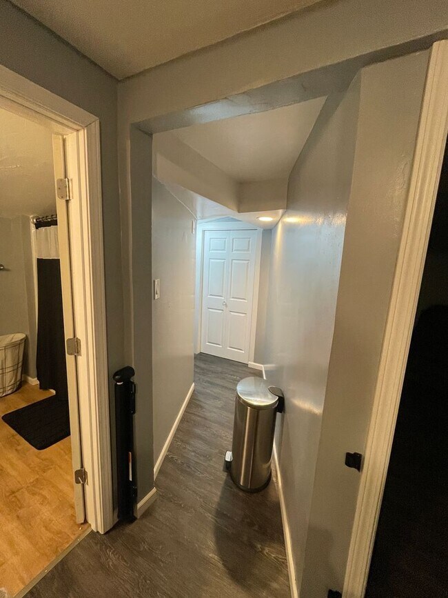 Building Photo - Beautifully updated with modern upgrades and cozy charm. PETS WELCOME