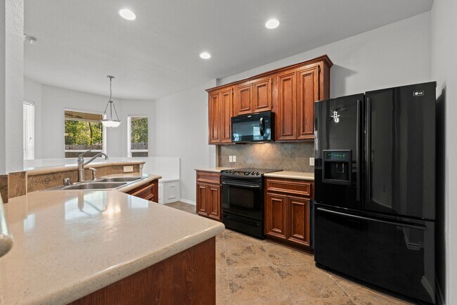 Building Photo - Spacious 3-Bedroom Home in Lakeshore with ...