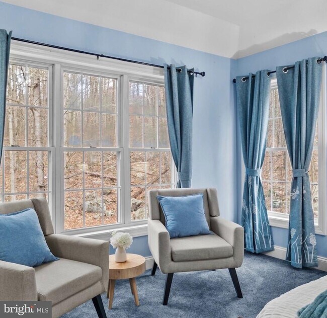Building Photo - 1141 Riverside Heights W