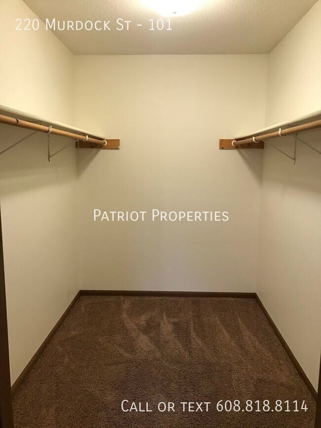 Building Photo - 220 Murdock St