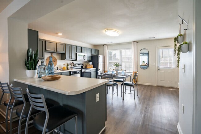 Building Photo - 1051 Southern Dr