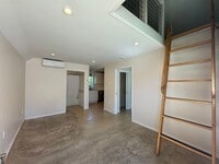 Building Photo - 112