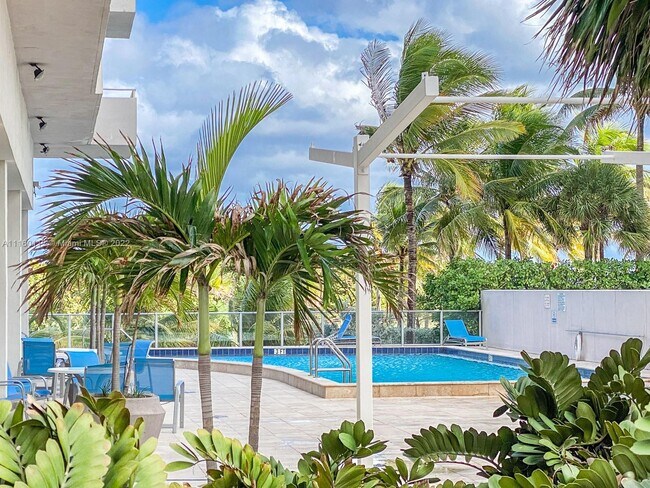 Building Photo - 9225 Collins Ave