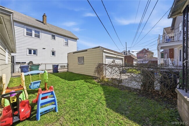 Building Photo - 226 Tacoma Ave