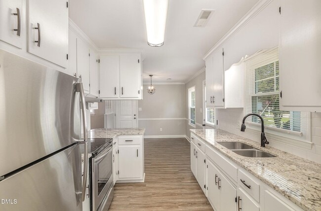 Building Photo - 409 S Center St