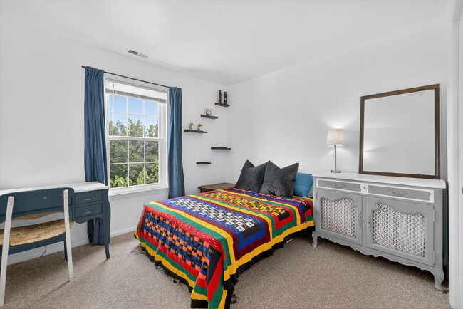 Building Photo - Gorgeous Newly Renovated 3 BR, 2.5 BA Town...