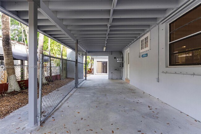Building Photo - 5973 SW 41st St