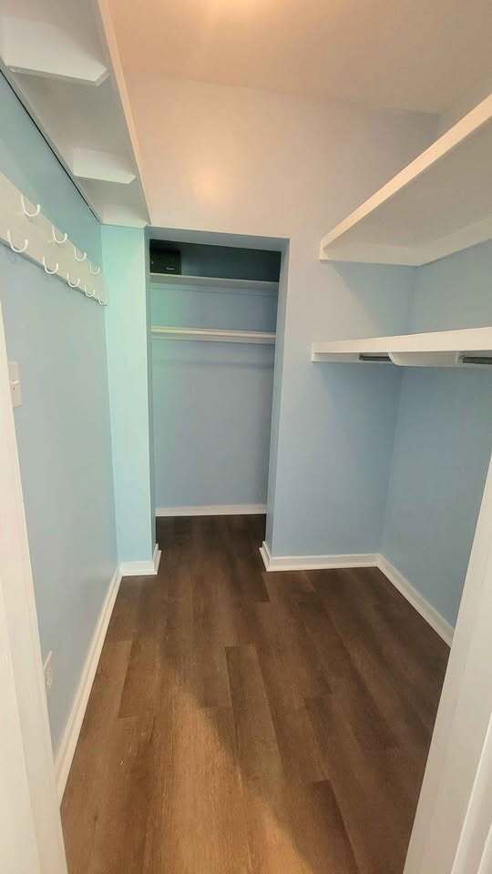 bedrm 2 walk-in closet - 1003 Middle Rd