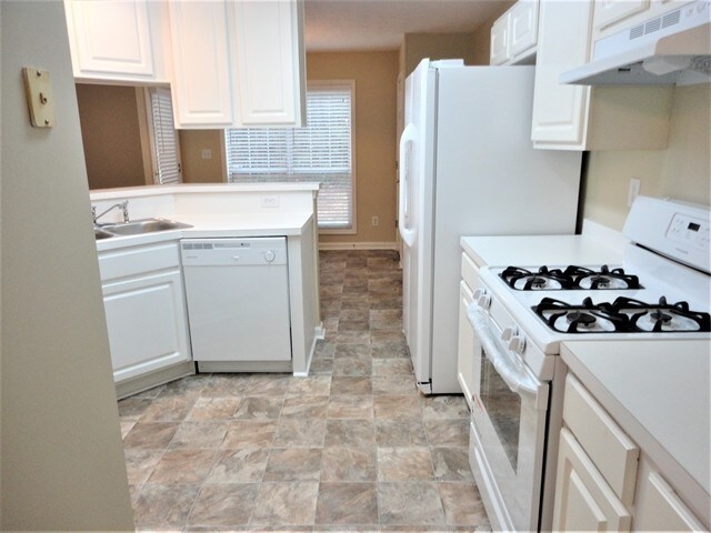 Building Photo - 5035 Wesleyan Dr