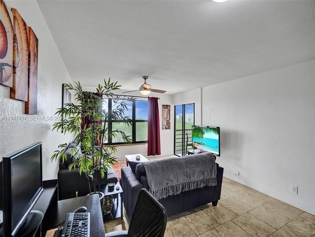 Building Photo - 2304 S Cypress Bend Dr