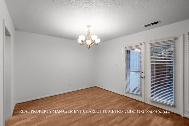 Building Photo - Charming HOME in Prime South Charlotte Location!
