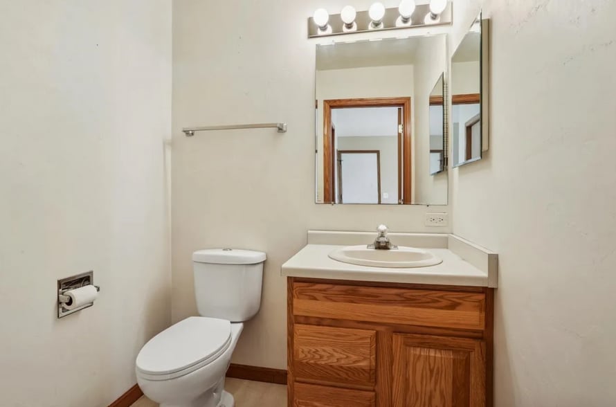 Building Photo - 728 S Main St