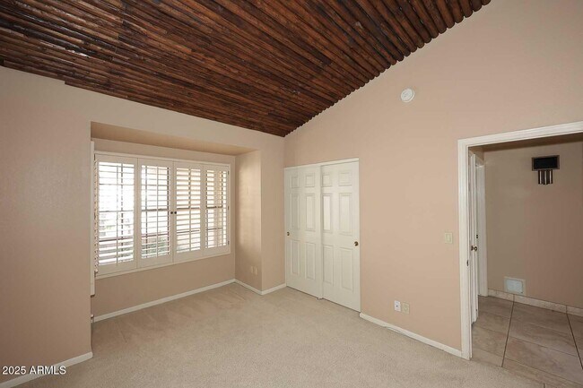 Building Photo - 9969 E Bayview Dr