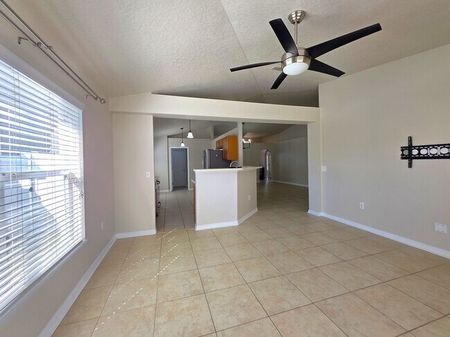 Building Photo - FOR RENT in Newberry 4 Bed, 2 bath corner home