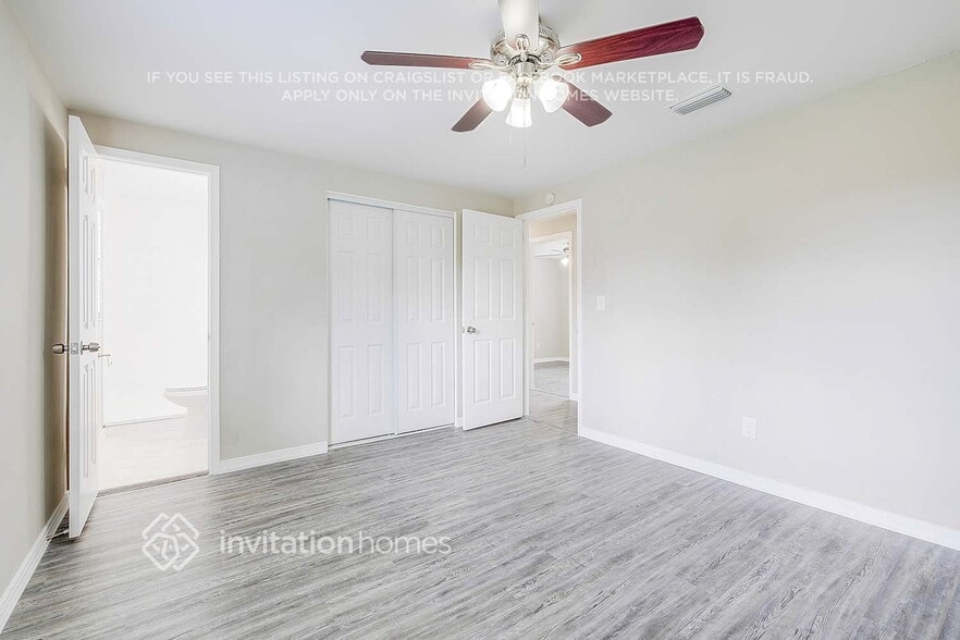 Building Photo - 8127 Kenwood Dr N