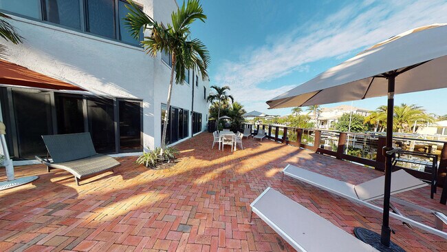 Building Photo - 1121 Bel Air Dr