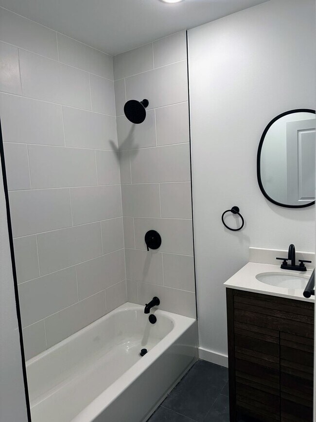 Building Photo - Renovated 2BR/2BA w/ Private Yard, Porch & In-Unit Laundry