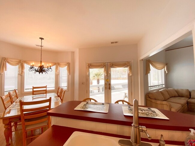 Building Photo - FULLY-FURNISHED GORGEOUS TOWNHOME!