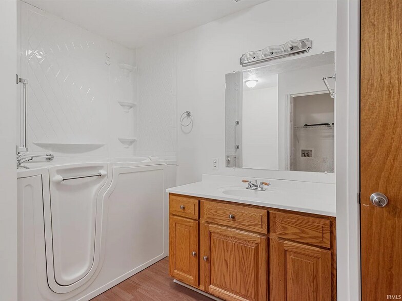 Building Photo - 1119 W 8th St