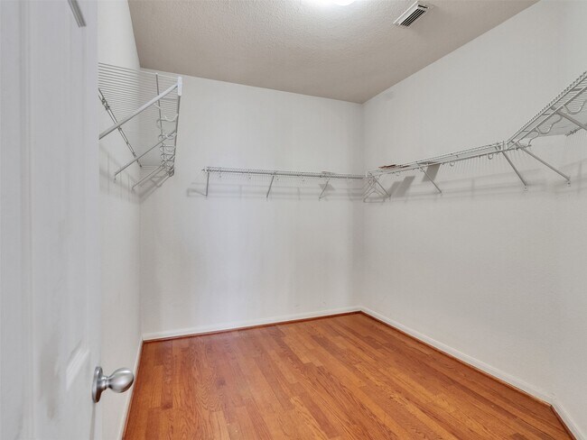 Building Photo - 29650 Legends Green Dr