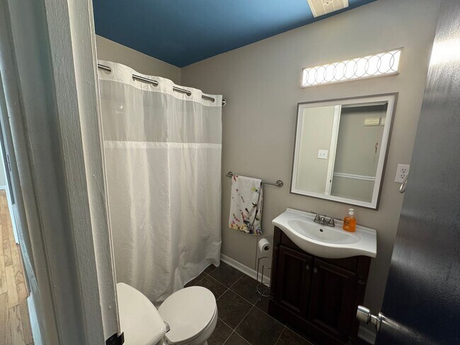 Building Photo - Remodeled ranch with fenced in yard!