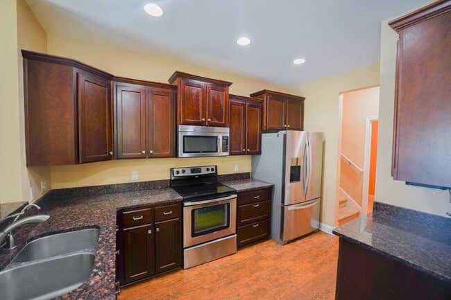 Building Photo - 252 Cottonham Ct