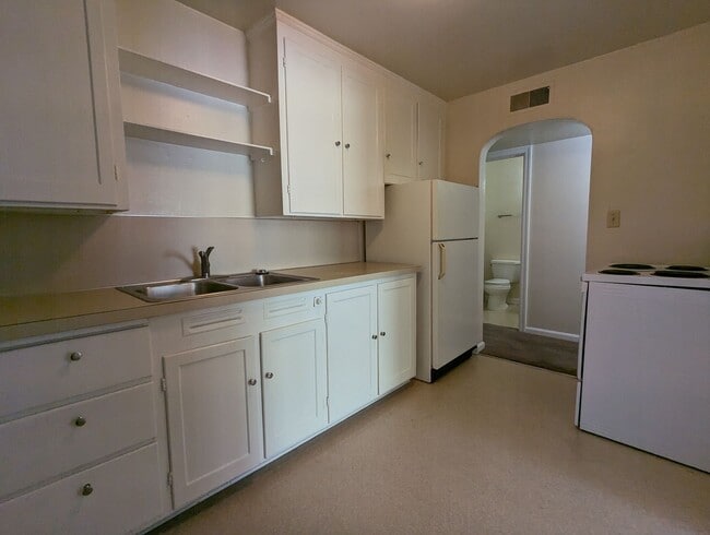 Building Photo - Nice 2 bed/1 bath located in the Whiteaker...