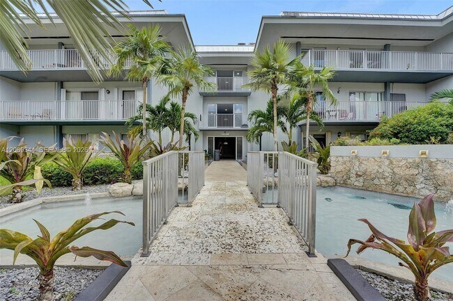 Building Photo - 7401 SW 82nd St