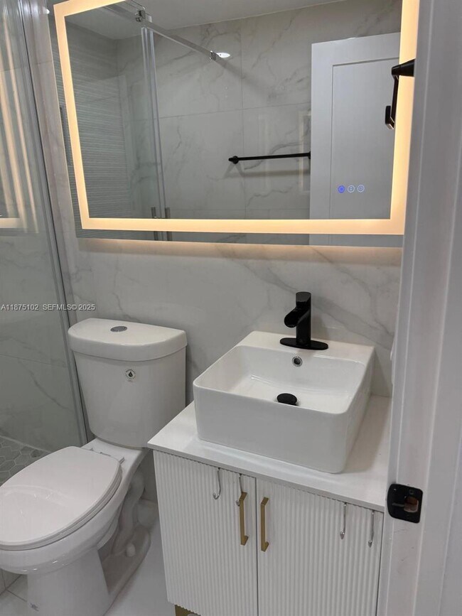 Building Photo - 1708 Taft St