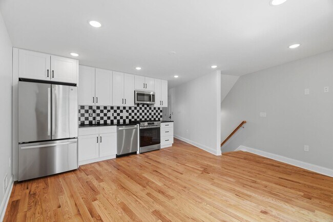 Building Photo - 14 W 49th St