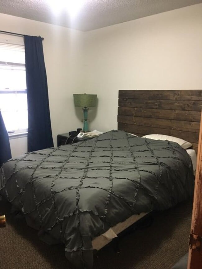 Building Photo - 1BR/1BA East Campus - Short Distance to Ca...