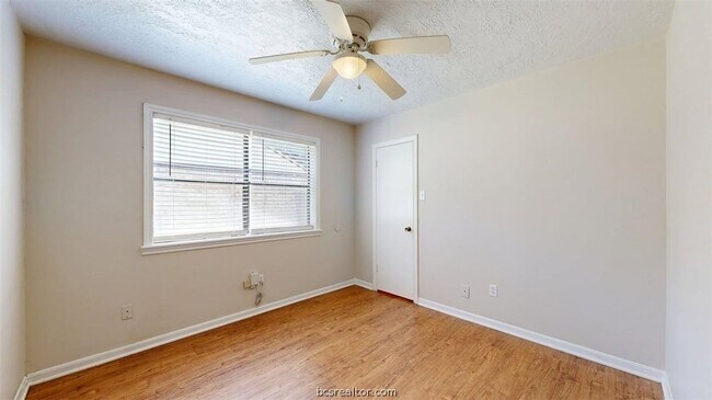 Building Photo - 2812 Adrienne Dr