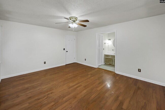 Building Photo - 1405 Parkdale Dr
