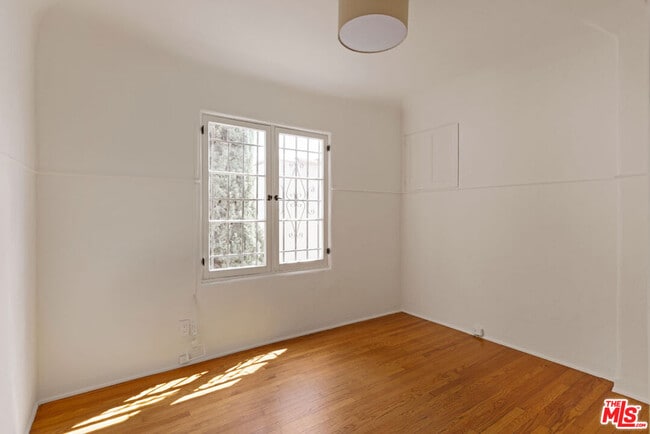 Building Photo - 6856 Los Altos Pl