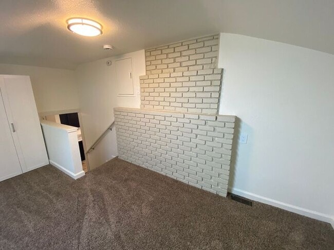 Building Photo - Like Brand New! - Single Story House in North Central Reno