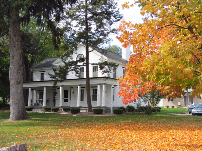 Primary Photo - Pine Tree Apartments