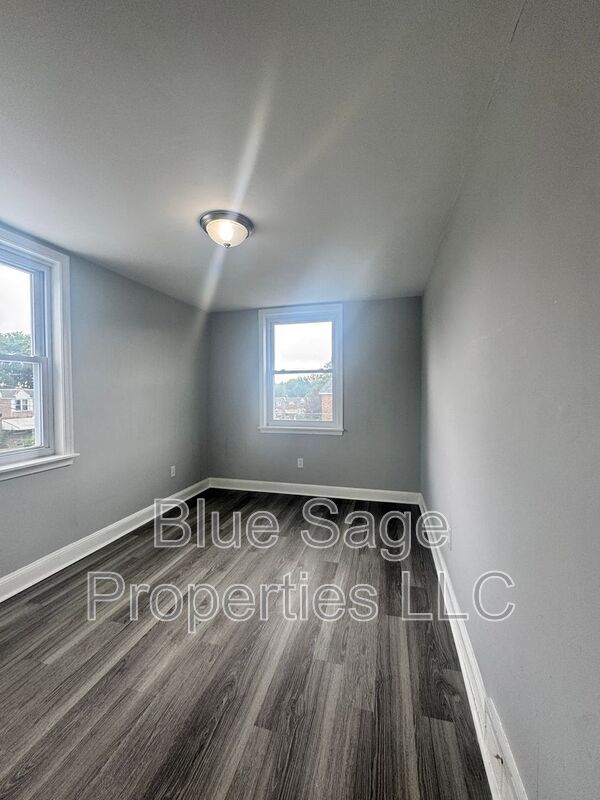Building Photo - 398 Westmont Dr