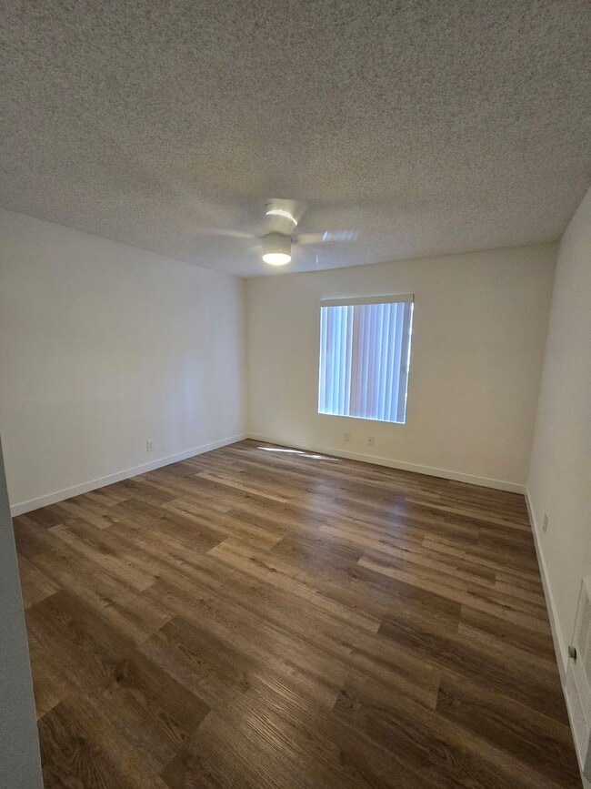 Building Photo - IRVINE 1 BEDROOM 1 BATH CONDO $2250