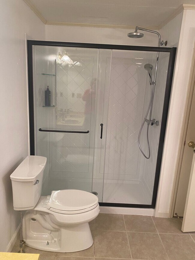 Building Photo - Waterfront 3 bedroom 2 bath