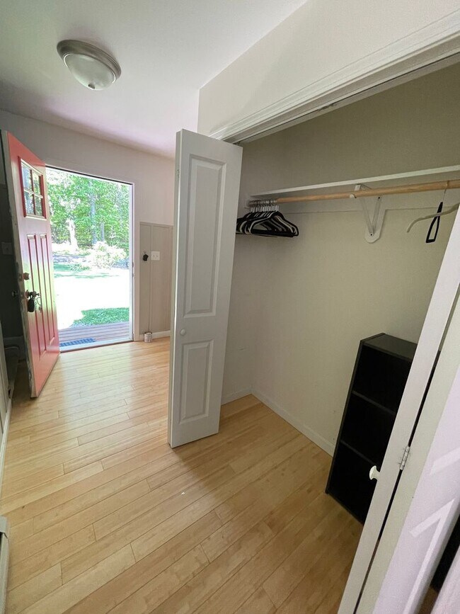 Building Photo - 7 Browns Freehold