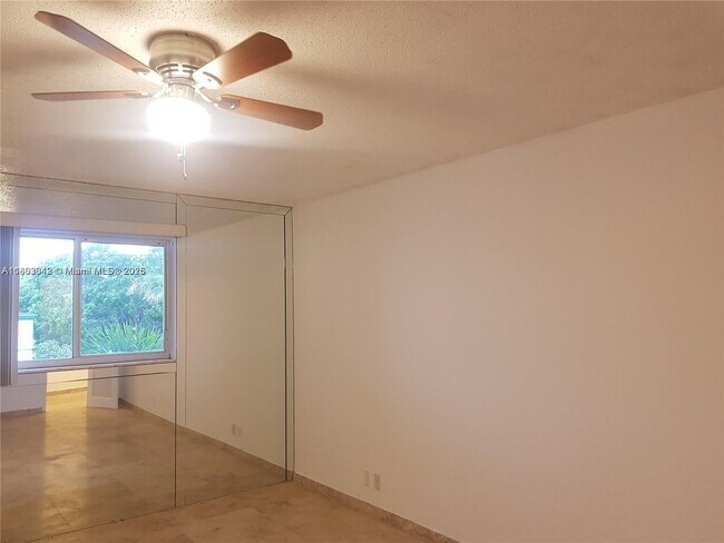 Building Photo - 253 S Cypress Rd