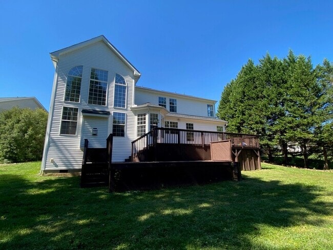 Building Photo - So much space!!!!!! So much storage!!!!!!!!