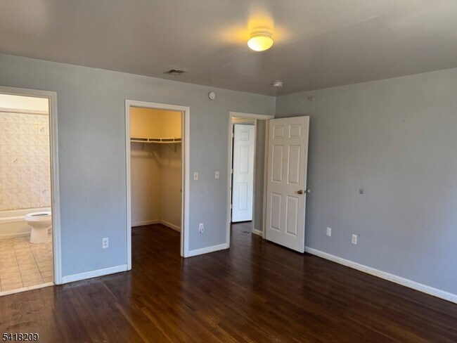 Building Photo - 39 Hedden Terrace