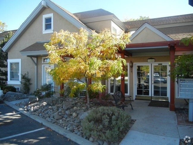 Building Photo - Mountain View Apartments