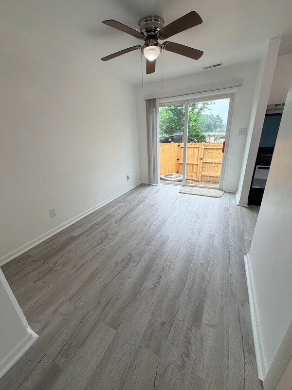 Building Photo - 2669 Wayside Dr
