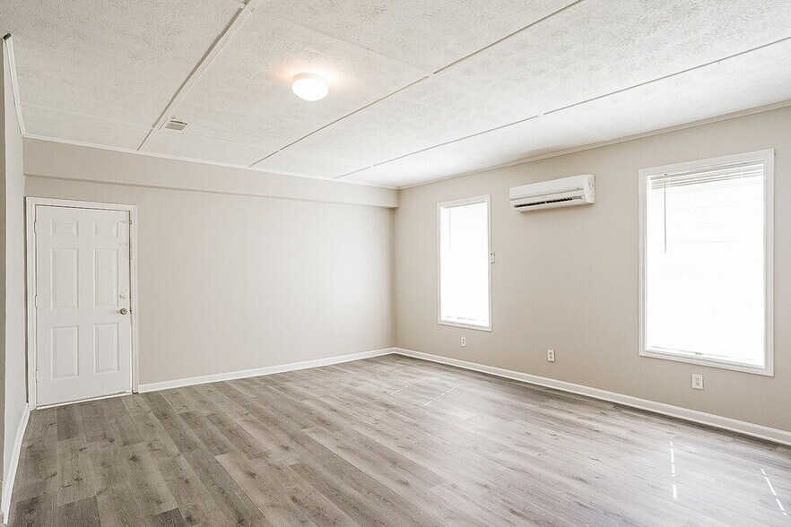 Building Photo - 5010 Ailene Dr