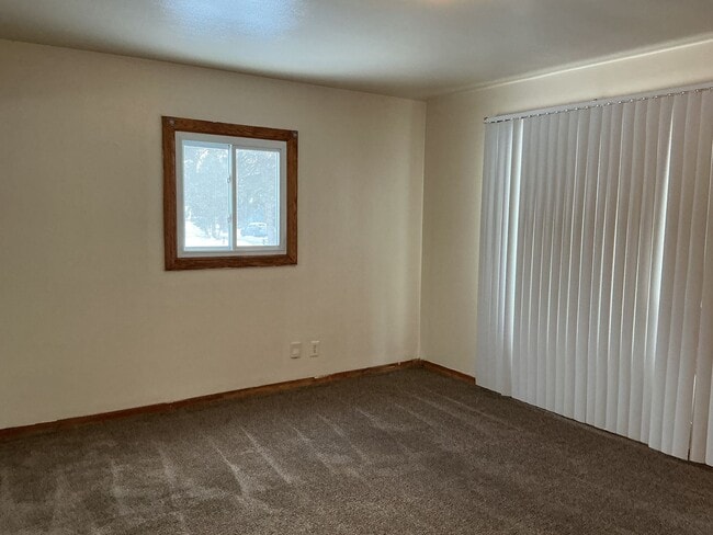 Building Photo - 2 bedroom single family home