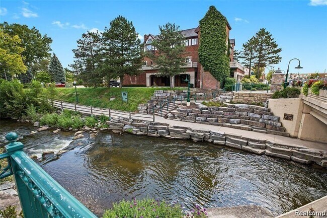 Building Photo - Brand new Rochester apartment close to downtown