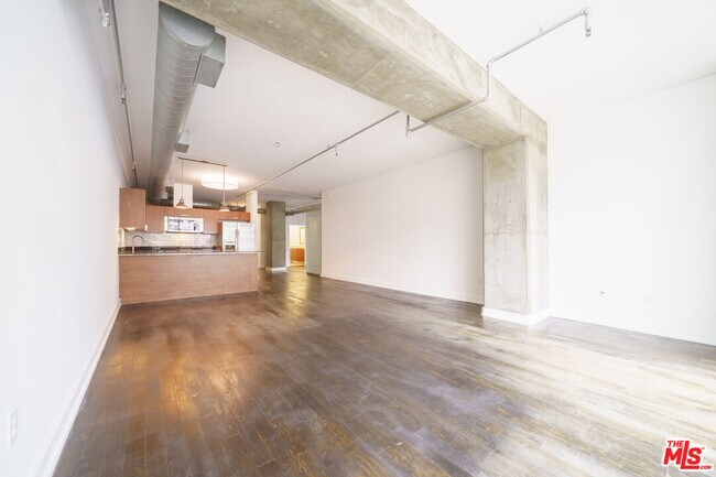 Building Photo - 645 W 9th St